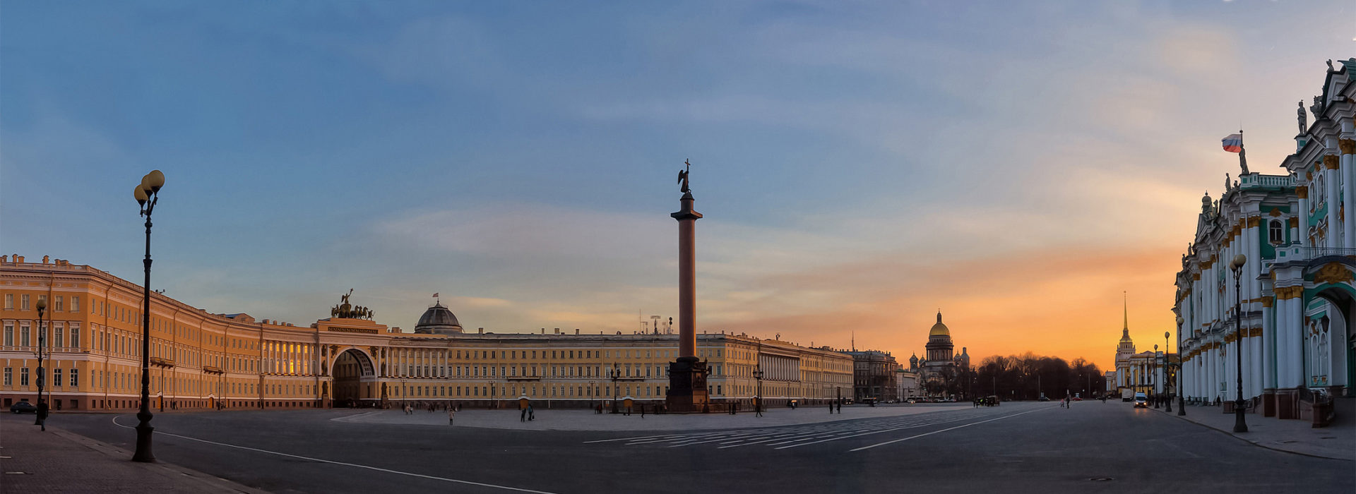 Дворцовая площадь в Санкт-Петербурге панорама